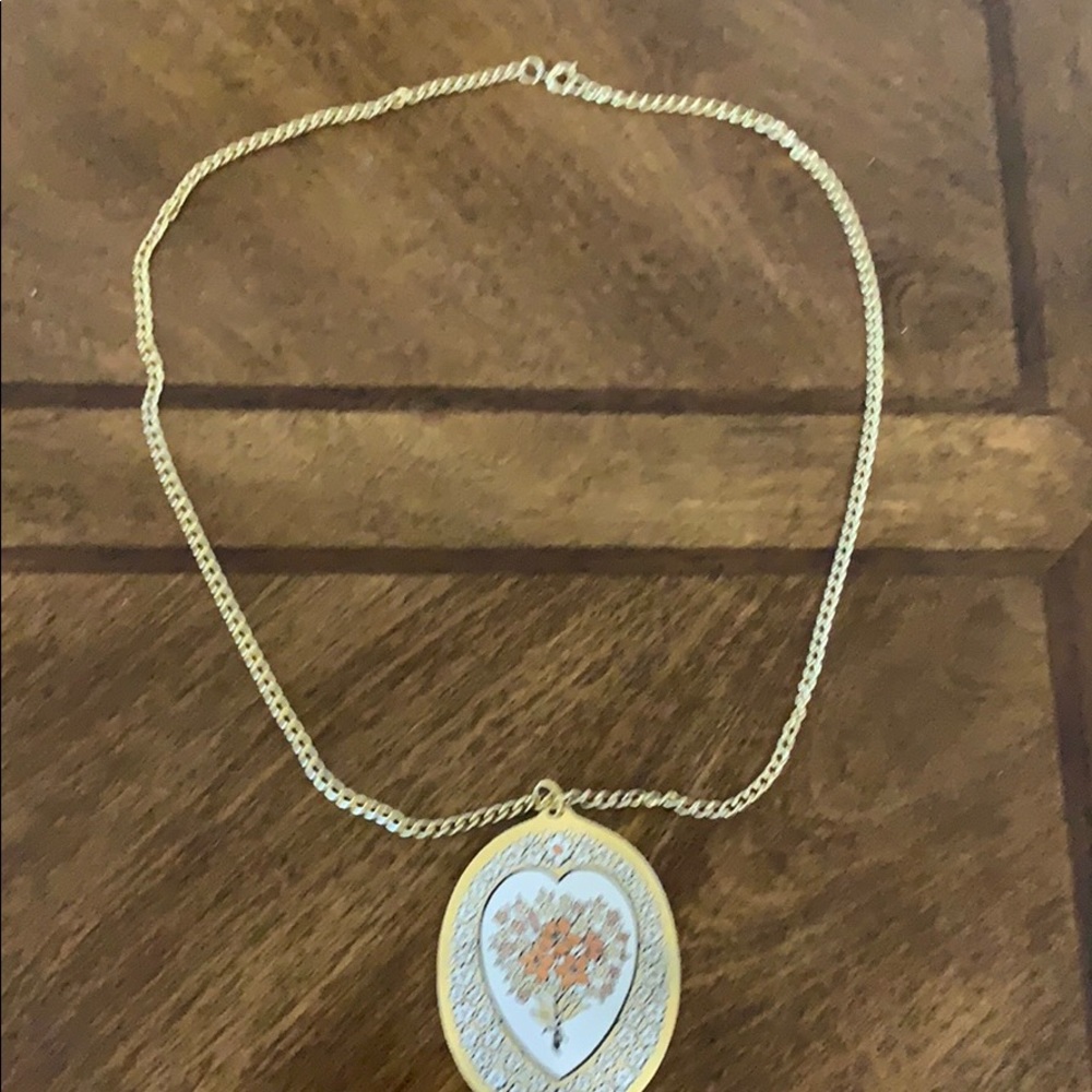 # Vintage Reed & Barton Necklace Damascine